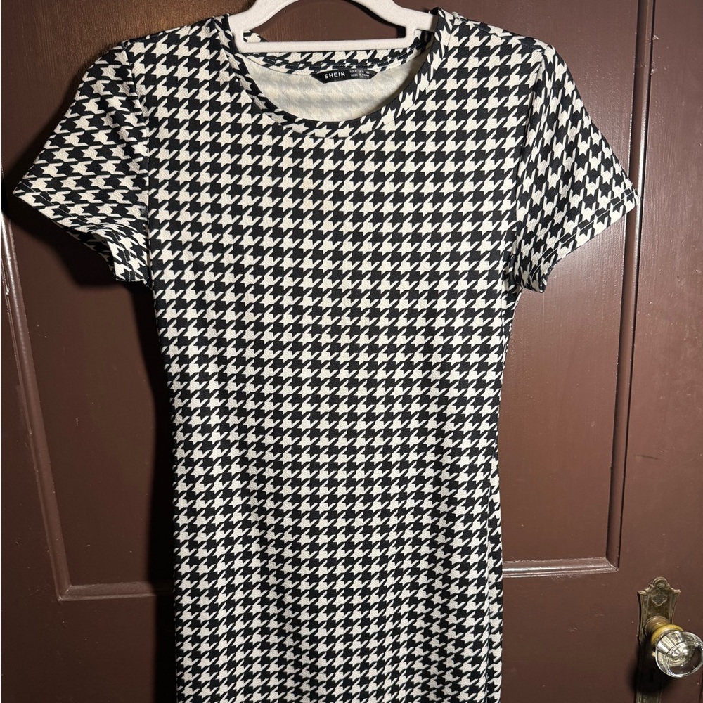 SHEIN Monochrome Houndstooth Knit